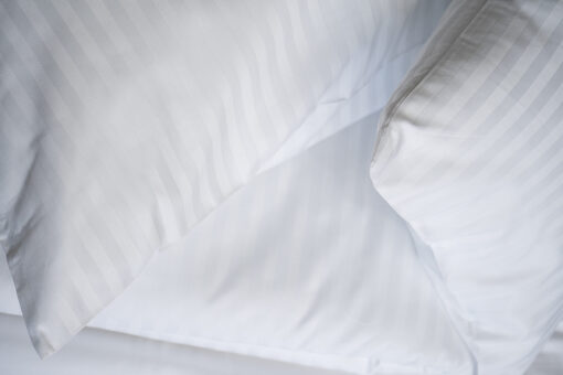 Damasztcsíkos szállodai párnahuzat