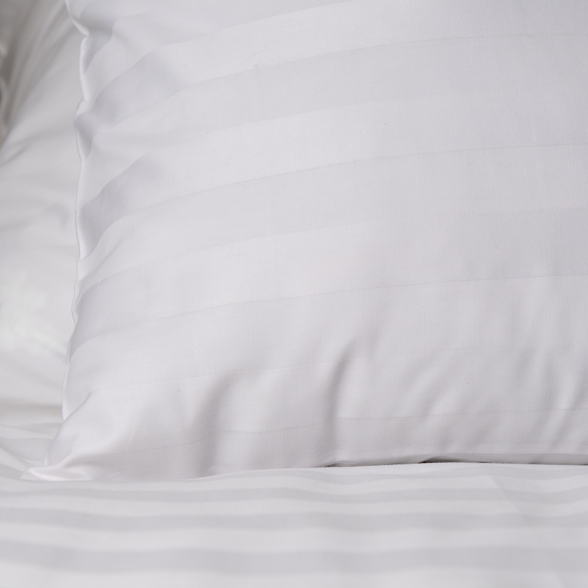 Damasztcsíkos szállodai párnahuzat