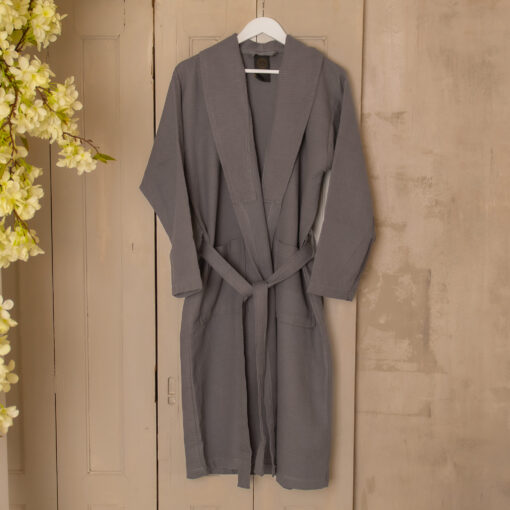 Szürke darázsmintás köntös